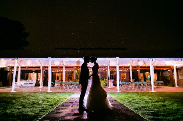 bride and groom at night, bride and groom wedding photography, night bride and groom portraits, rainy day wedding photography